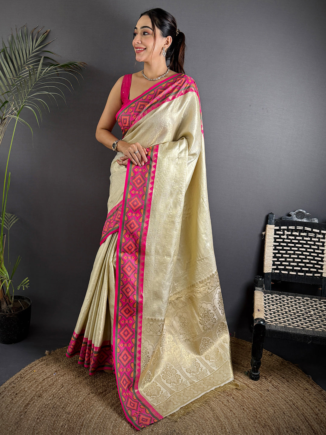 White Pochampally Ikkat Saree