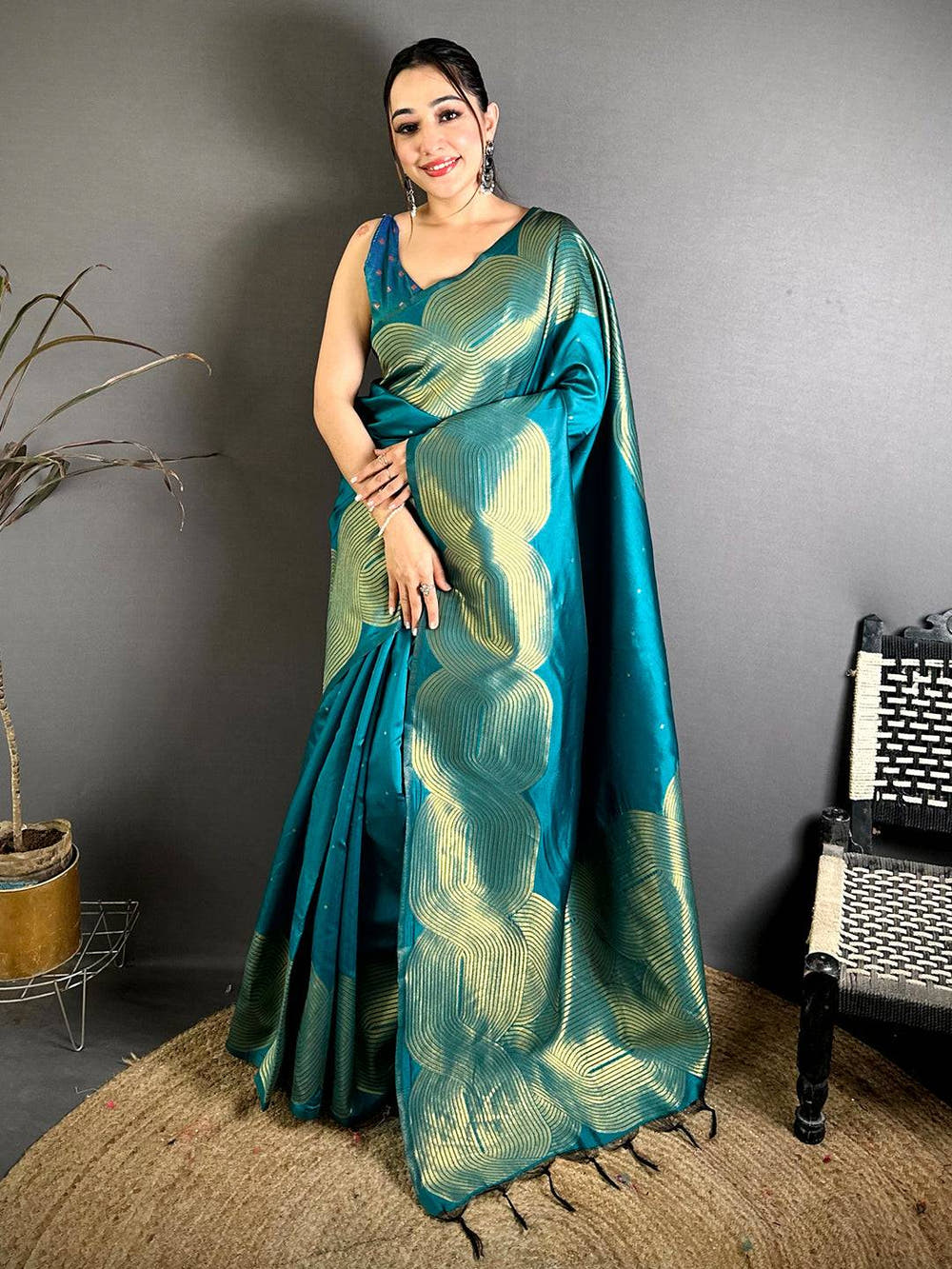 Elegant Geometric Wave Banarasi Silk Saree