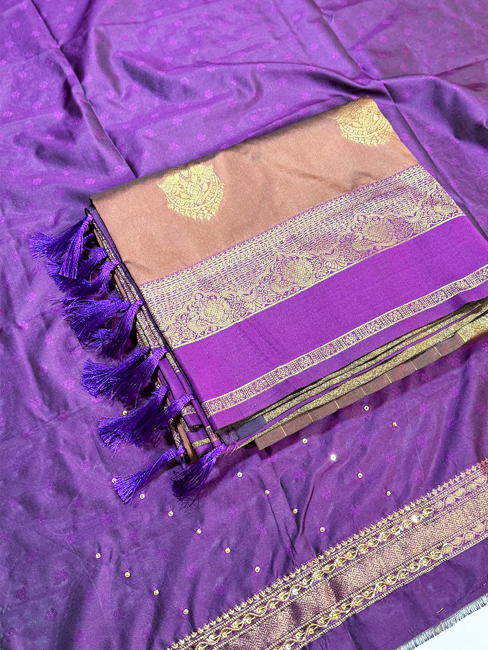 Gold Zari Bantex Border Silk Saree With Maggam Blouse