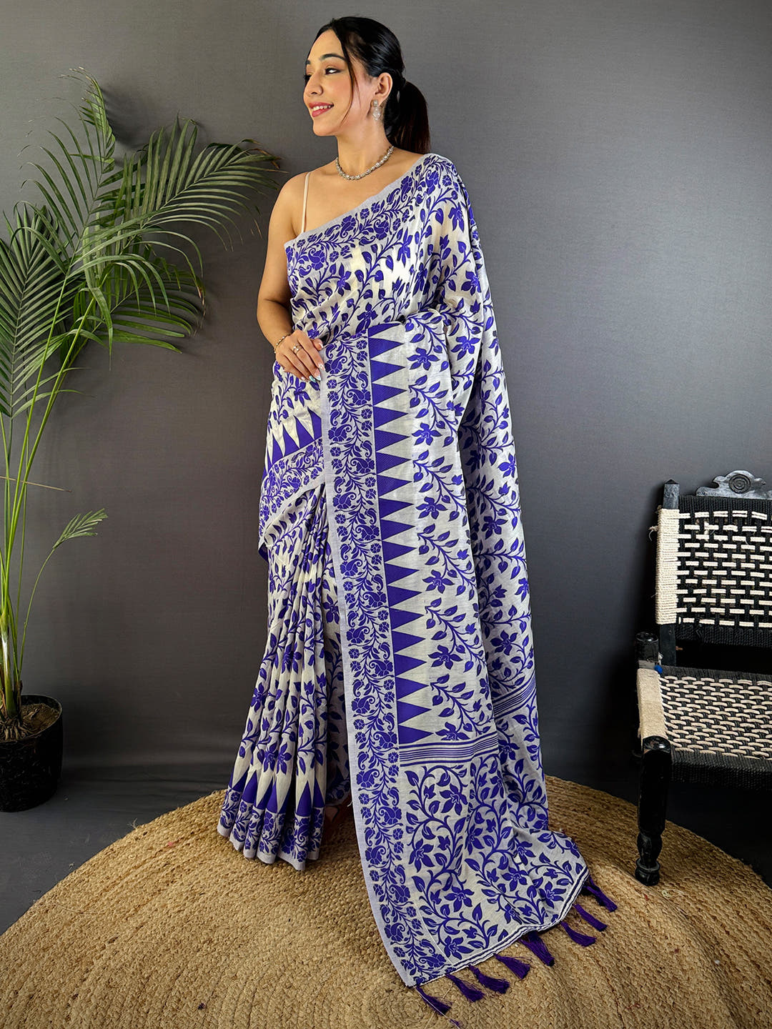 Classic Heritage Dhakai Jamdani Saree
