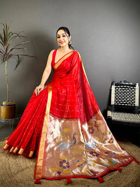 Celebrity Floral Jacquard Rich Pallu Saree