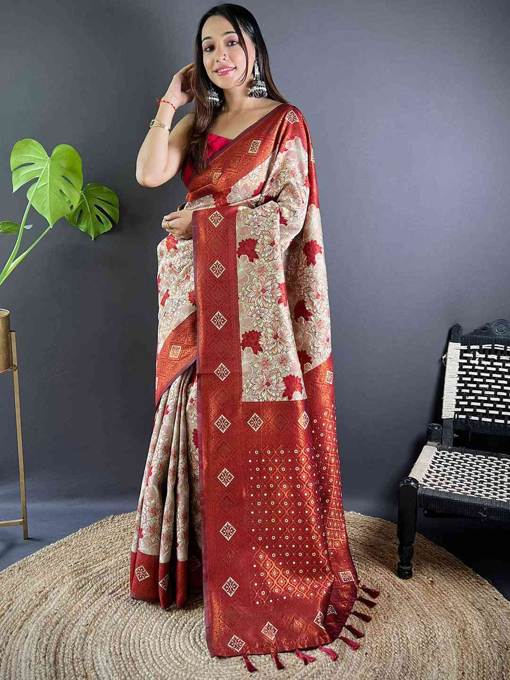 Full view of Oyster Cream Soft Silk Butta Weaving Saree.