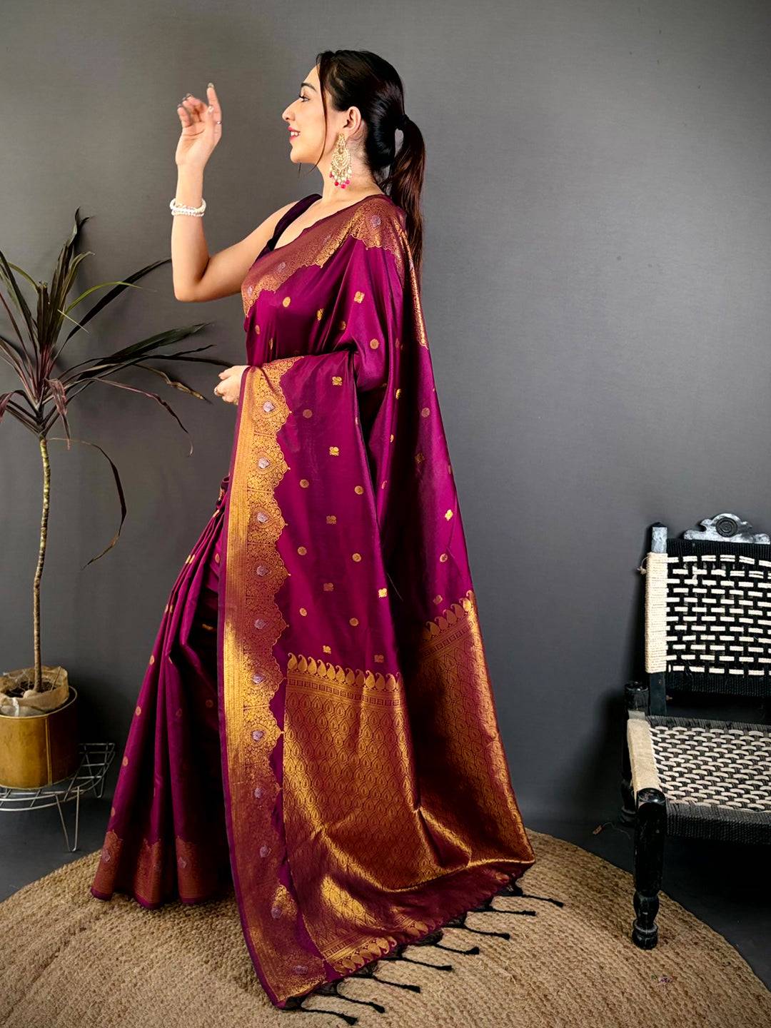 Royal Butti Pattern Soft Silk Zari Saree