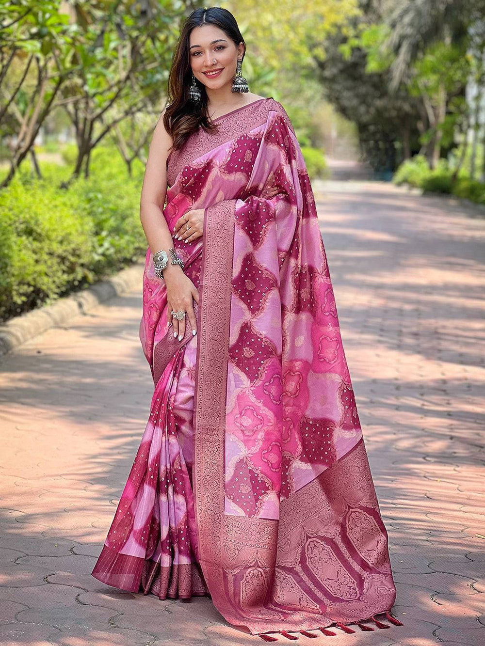 Elegant lavender saree showcasing rich pallu design