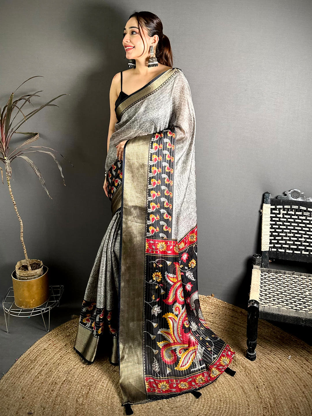 Stylish Zari Katha Pattern Kalamkari Saree