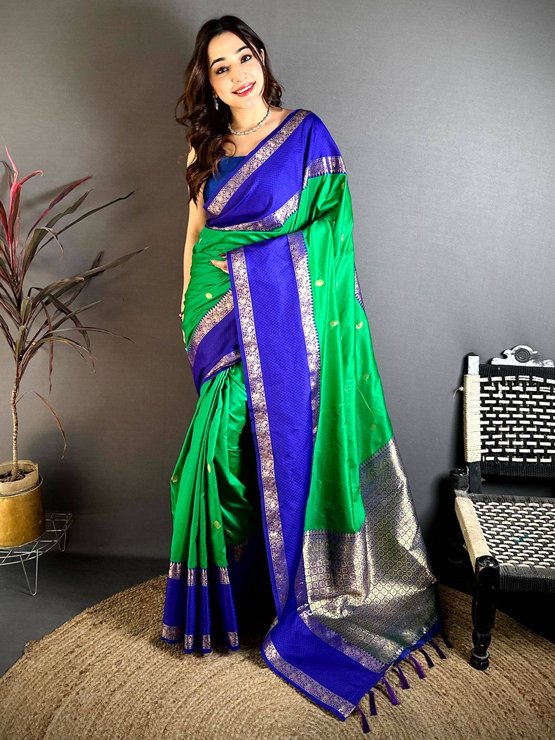 Emerald Green Dual Tone Gadwal Saree