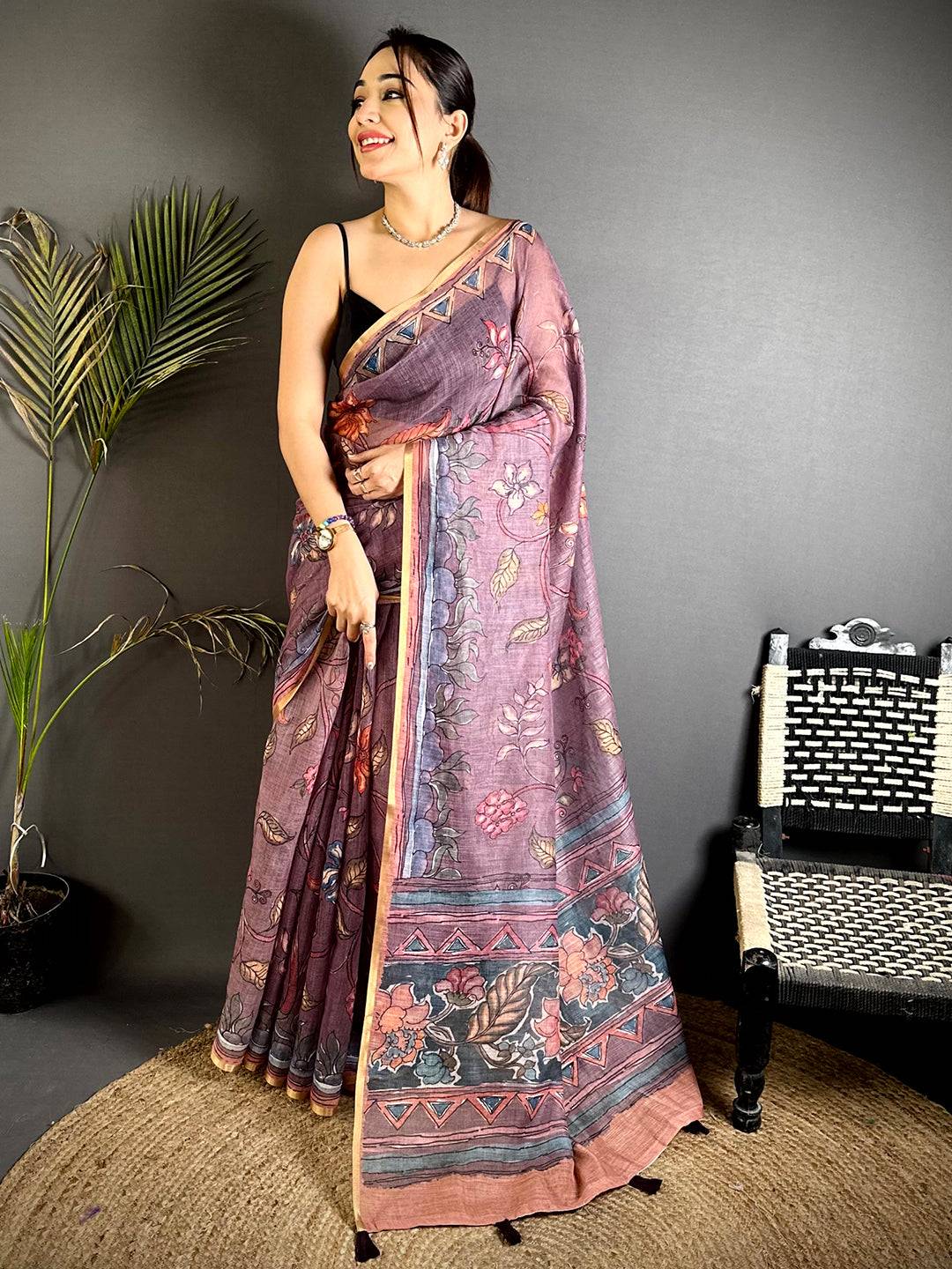 Stylish Floral Hand Art Linen Saree