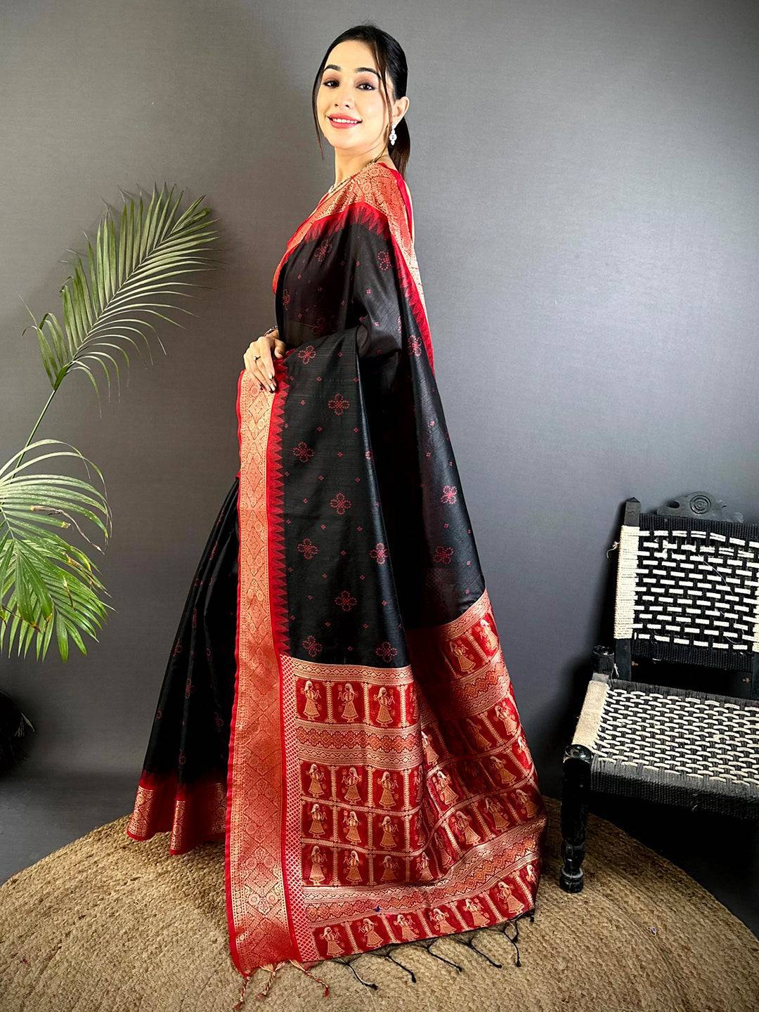 Black Crystal Raw Silk Kanchi Pattu Saree

