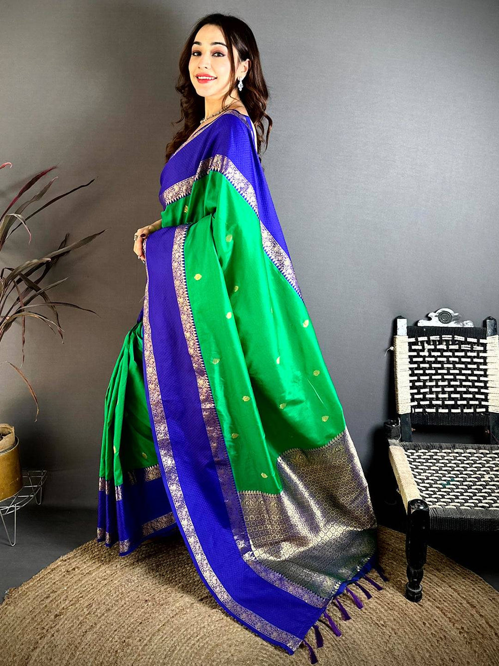 Emerald Green Dual Tone Gadwal Saree