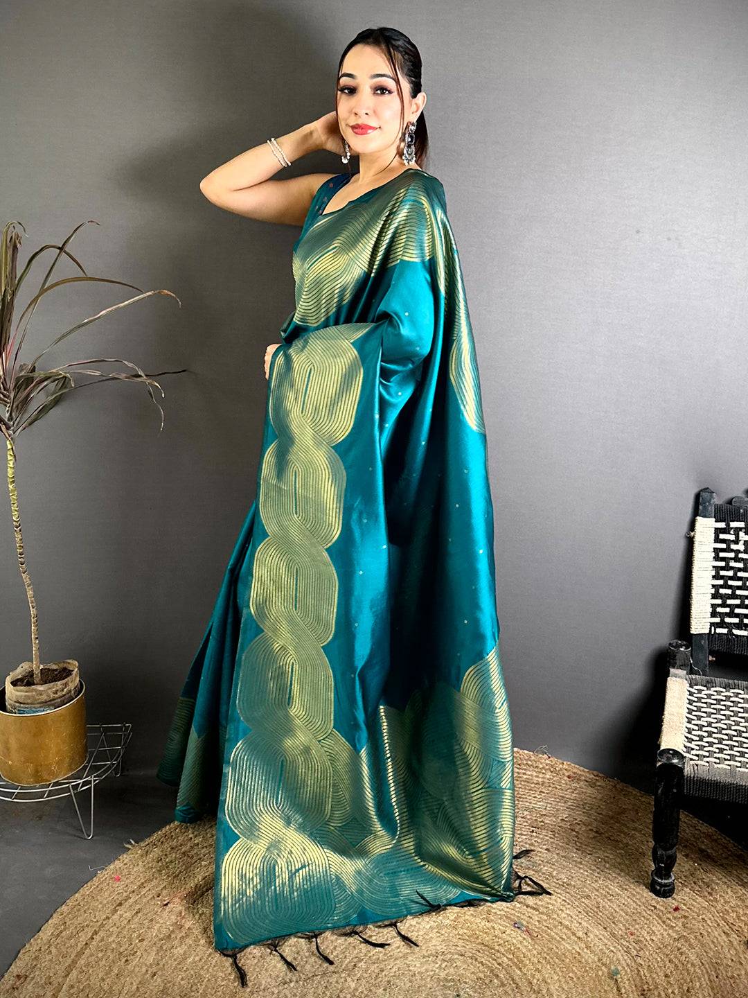Elegant Geometric Wave Banarasi Silk Saree