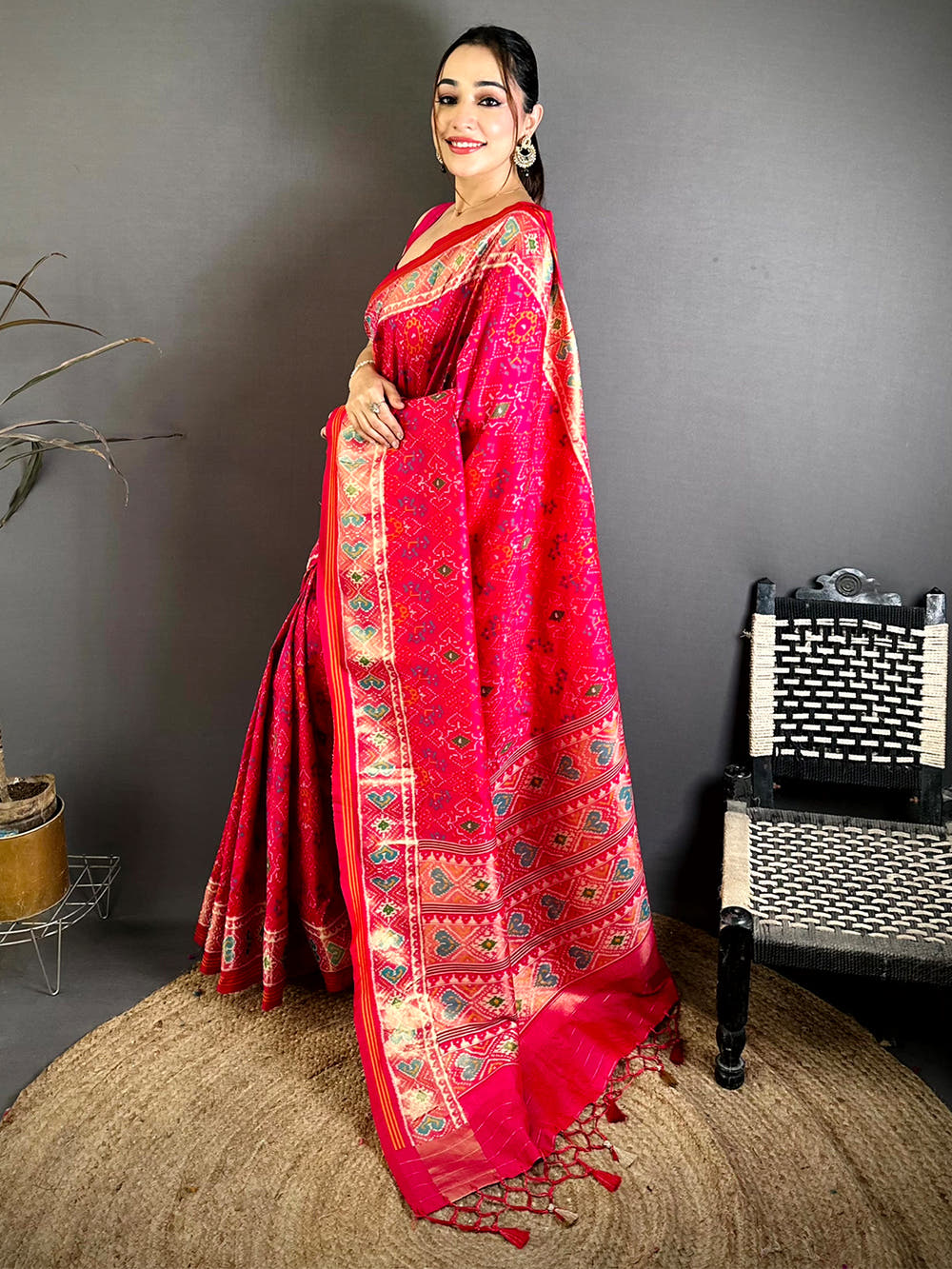 Stylish Ikkat Weaving Patola Silk Saree