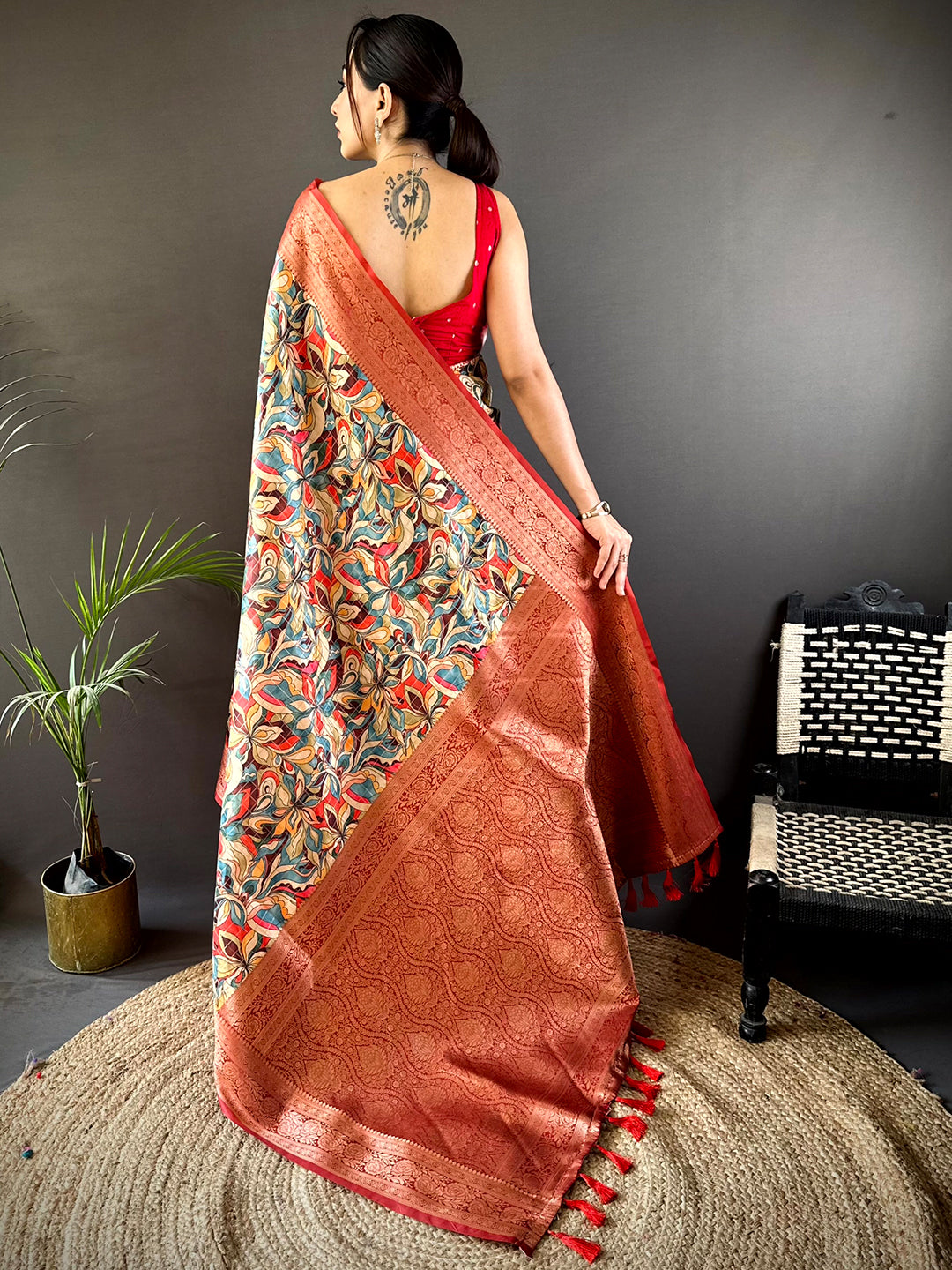 Pink Soft Gadwal Pattu Geometric Saree