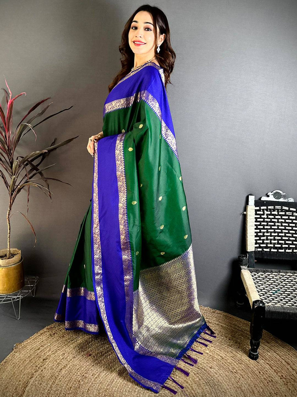 Dark Green Dual Tone Gadwal Saree