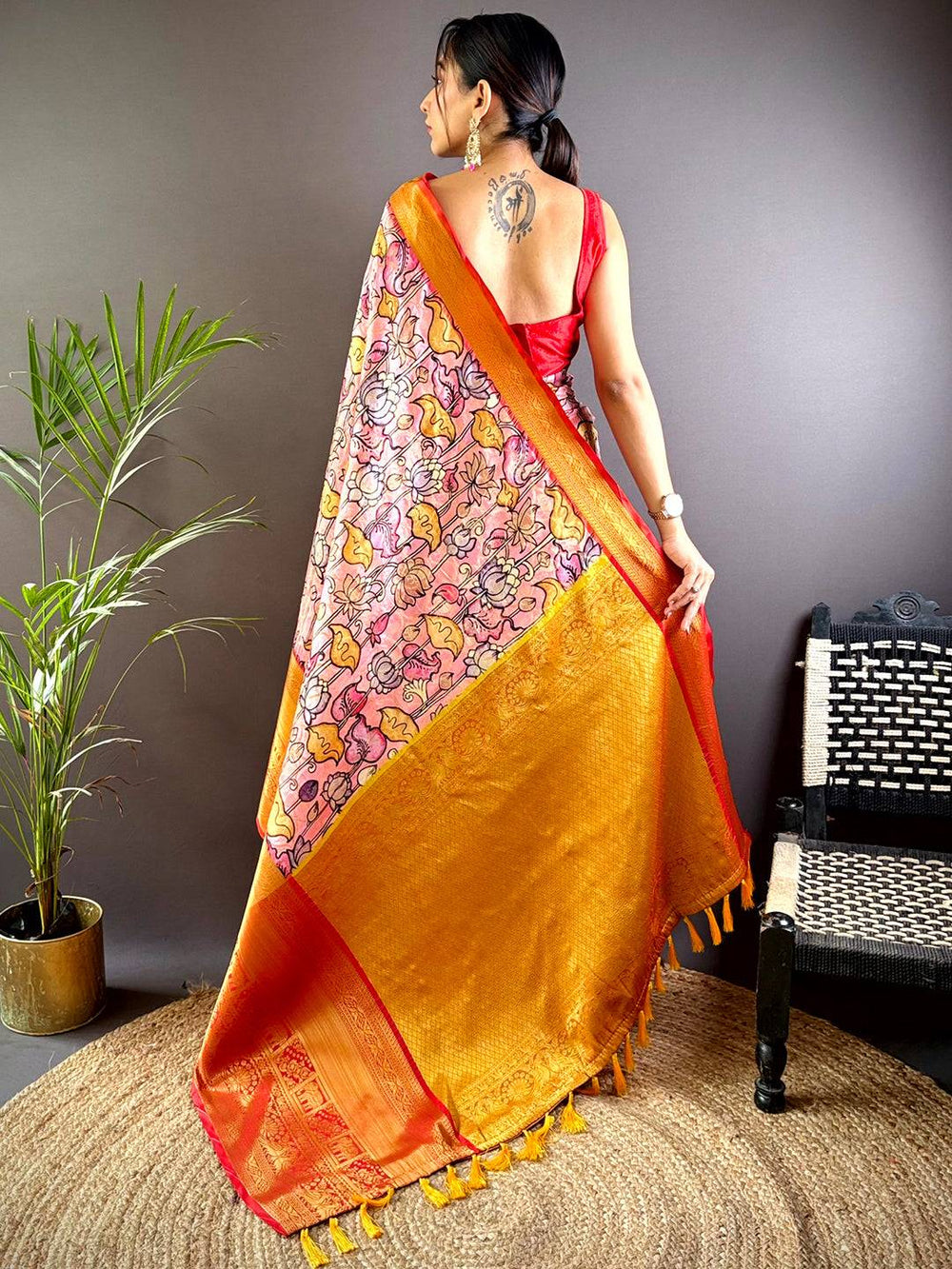 Pink Elegant Soft Silk Saree With Pattu Zari Border