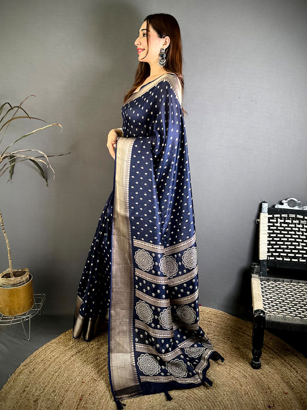 Navy Blue Small Leaf Butti Dola Saree