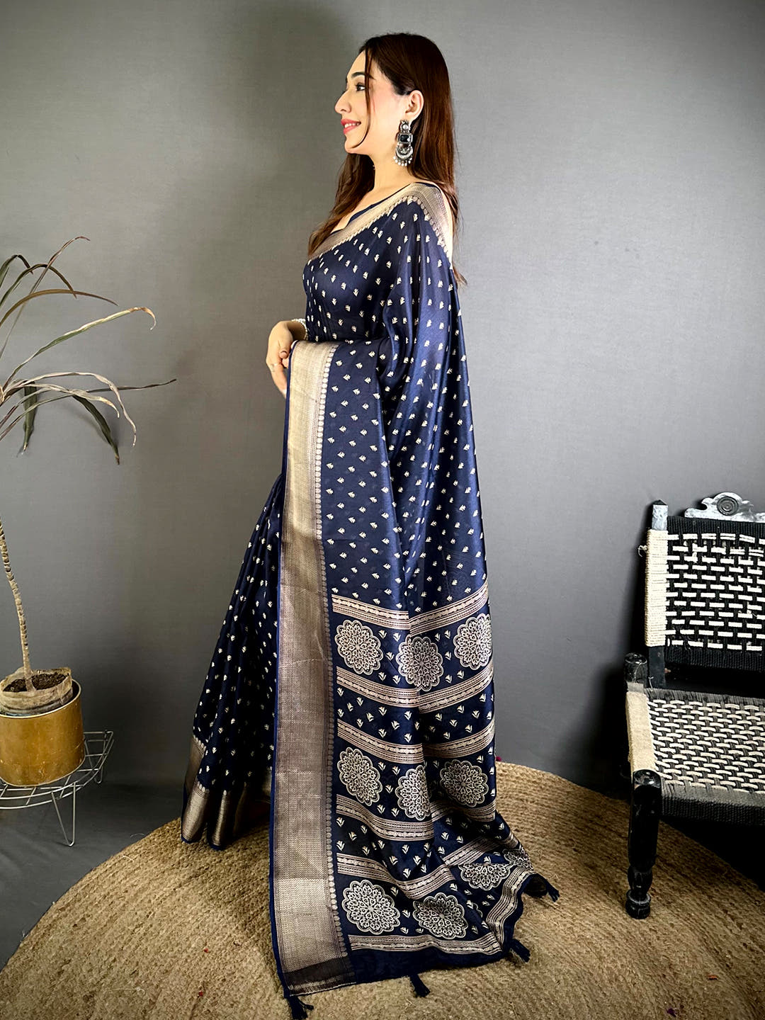 Navy Blue Small Leaf Butti Dola Saree