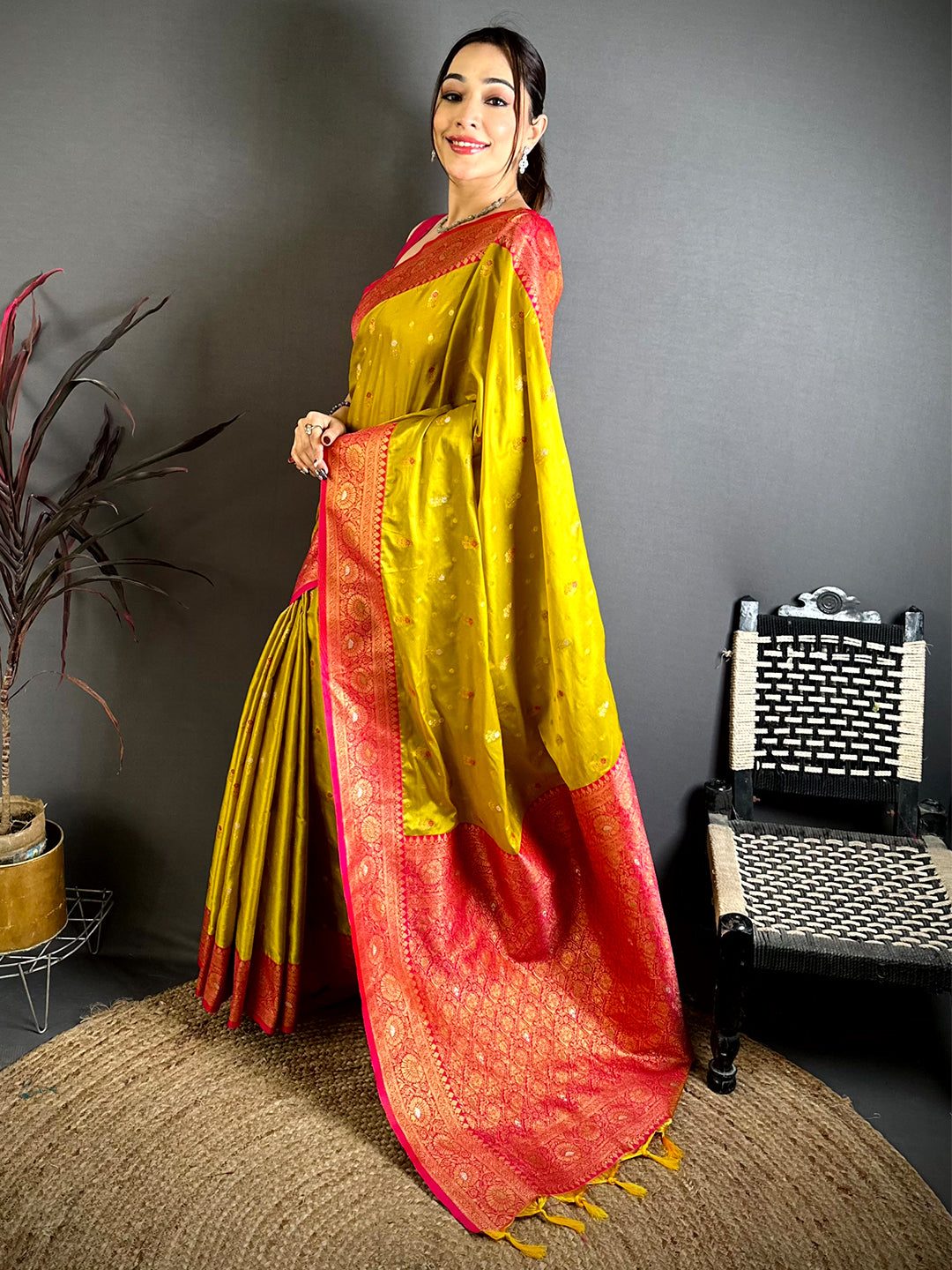 Gold Minakari Butti Zari Tissue Saree