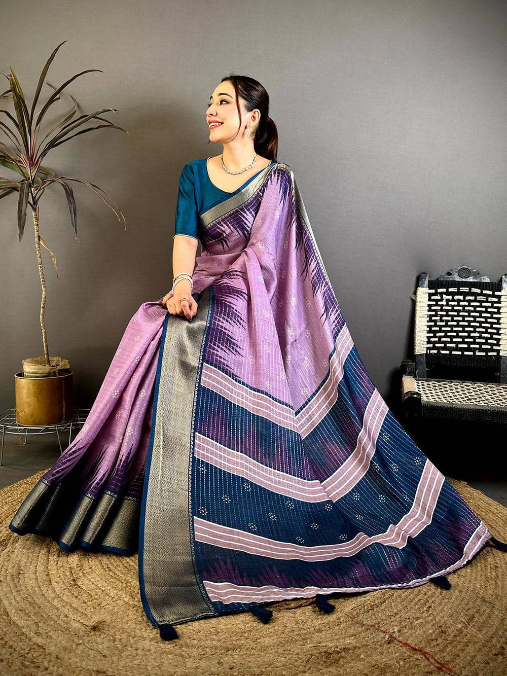 Stylish Soft Dola Self Zari Katha Weaving Saree