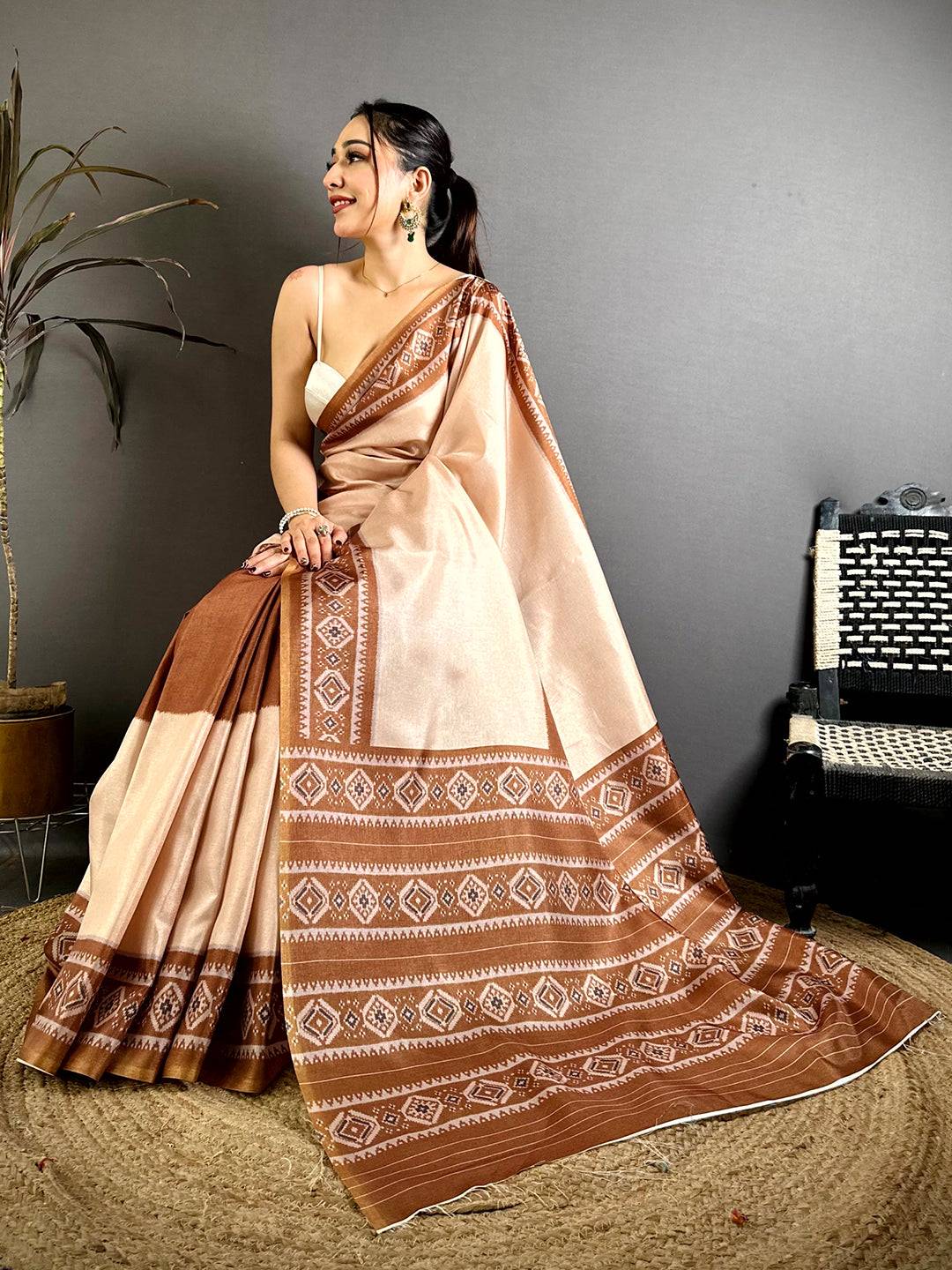 Stylish Tussar Geometric Striped Print Saree