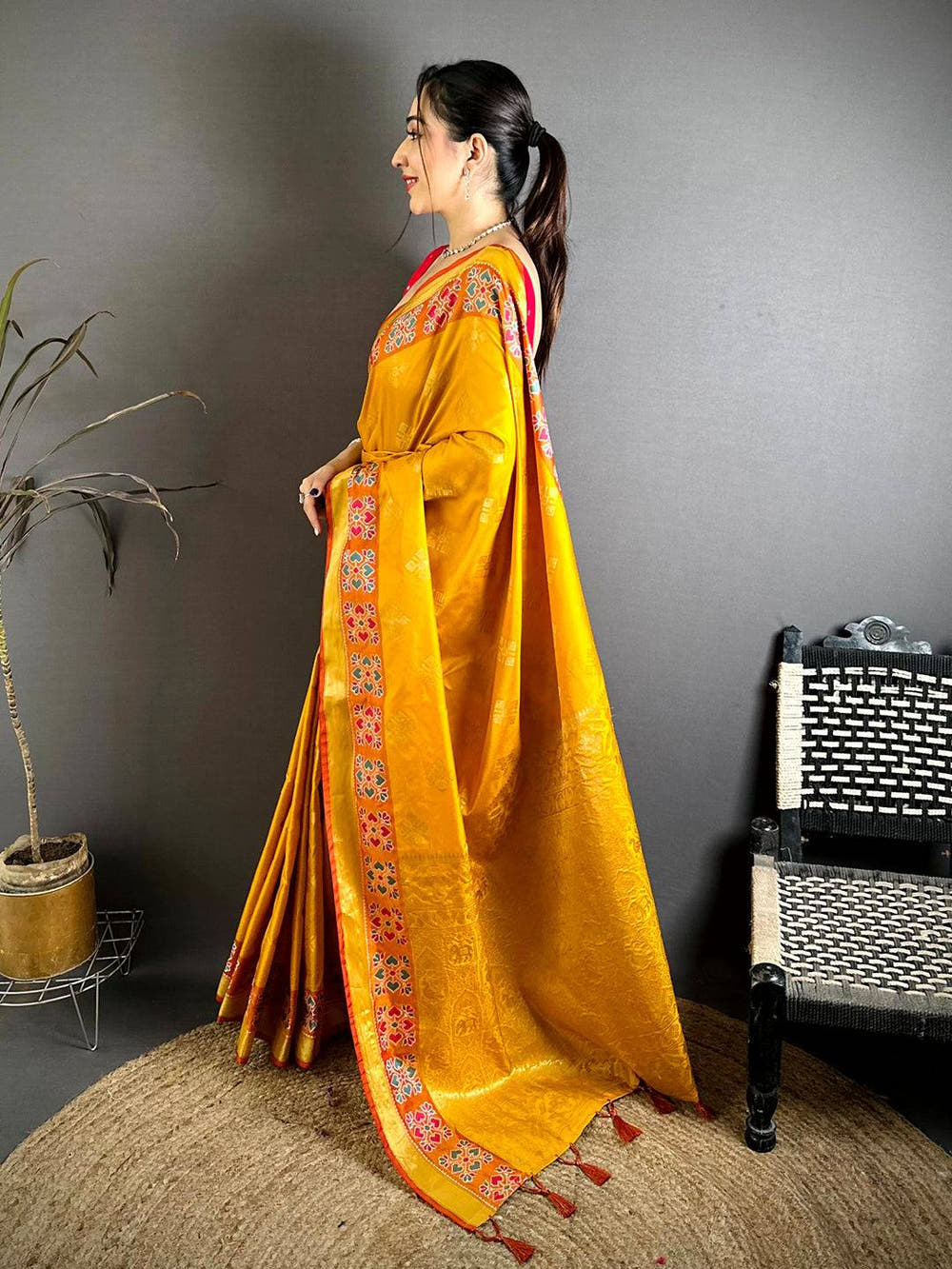 Stylish Banarasi Pattu Ikkat Minakari Zari Saree