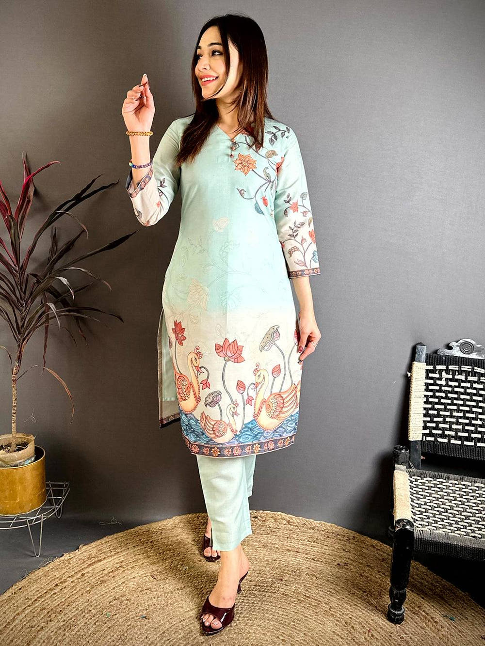 Mul Cotton Kalamkari V Neck Kurti


