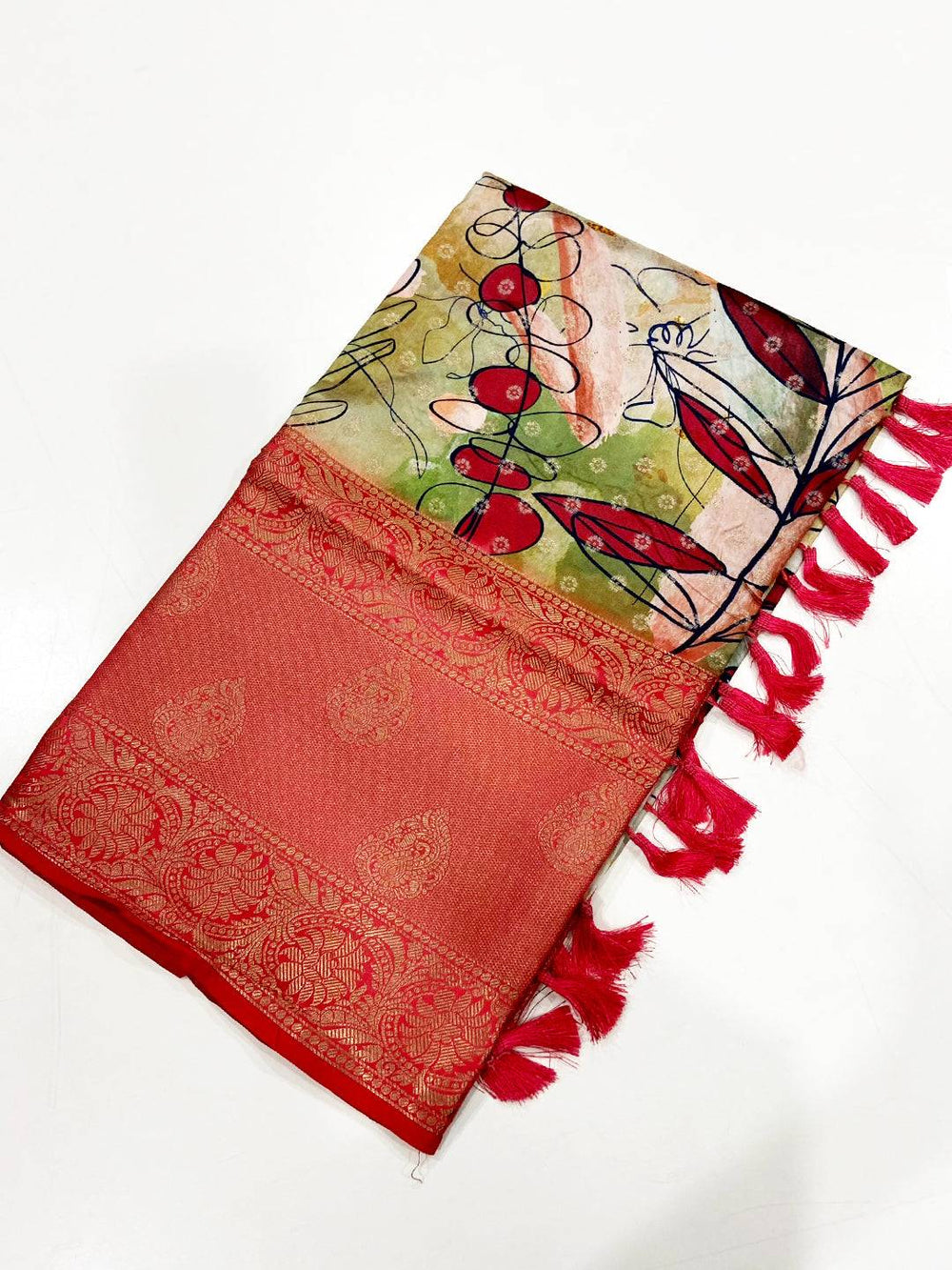 Stylish Floral Fantasy Banarasi Silk Saree