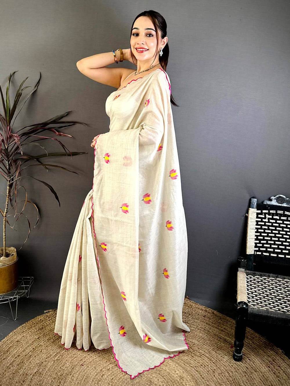 Stylish Mul Cotton Floral Weaving Saree