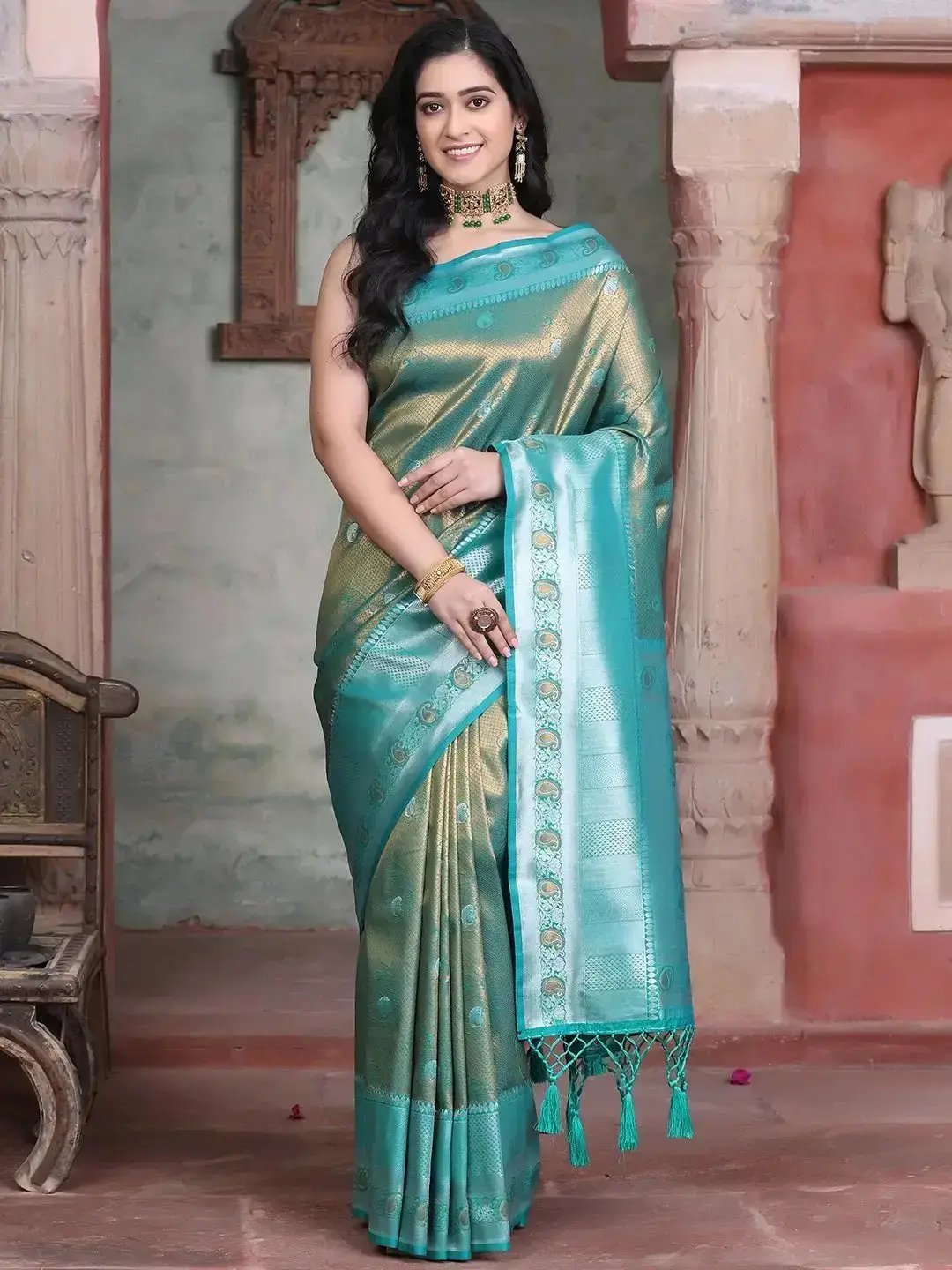 Exclusive Kanjivaram Silk Saree With Zari Work