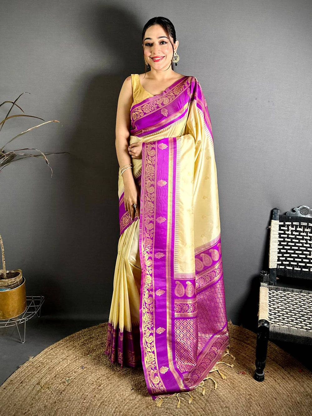 Cream Soft Silk Gadwal Ikkat Border Saree