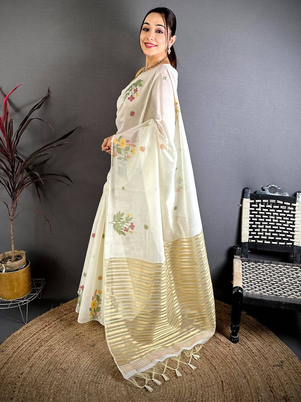 Pastel Butta Handloom Linen Saree


