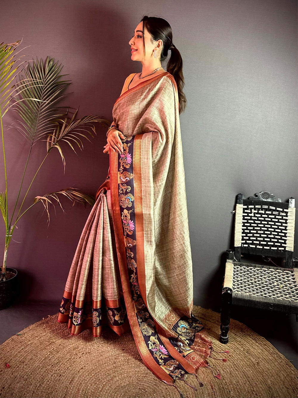
Stylish Tanjore Art Khadi Semi Silk Saree


