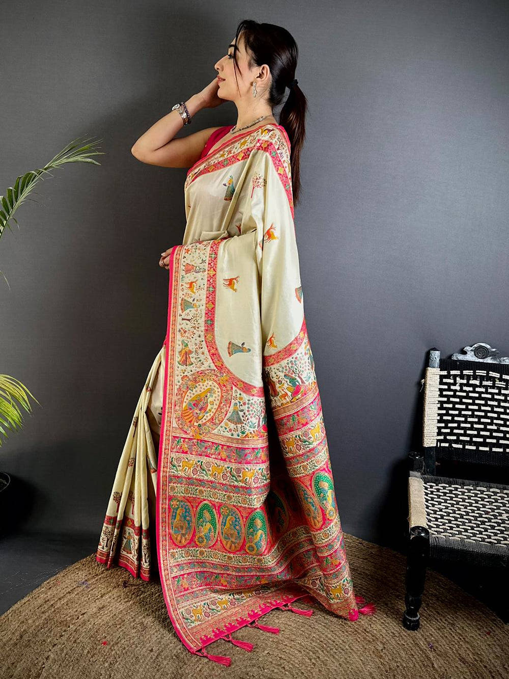 Graceful Kashmiri Pashmina Minakari Saree


