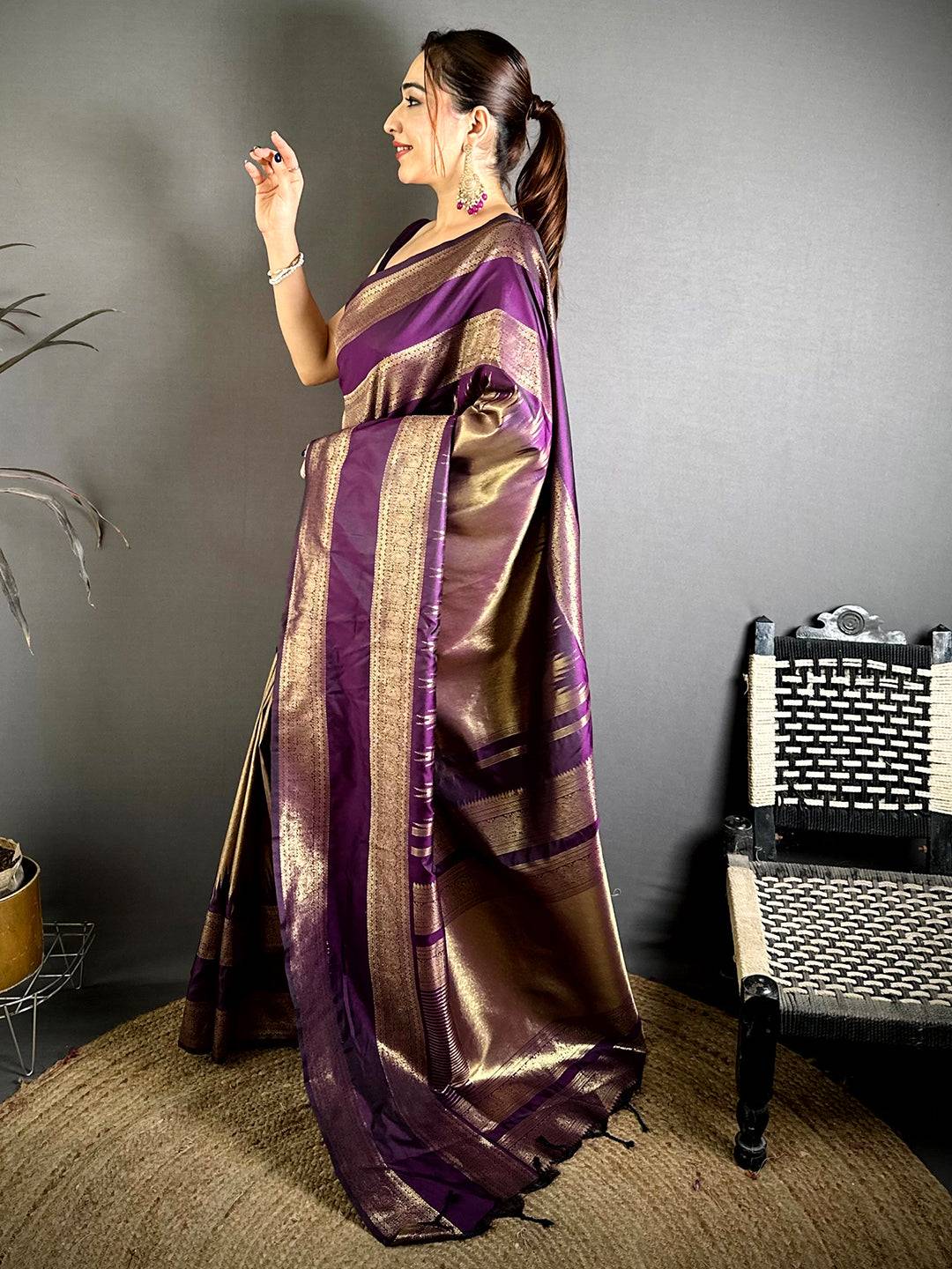 Soft Silk Zari Tissue Gadwal Border Saree
