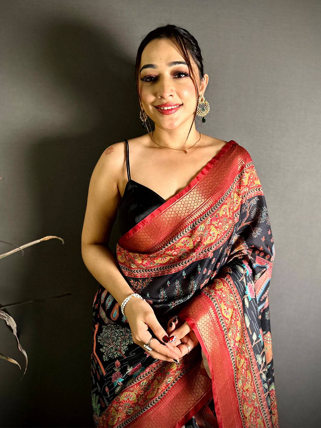 Graceful Pashmina Printed Zari Border Saree