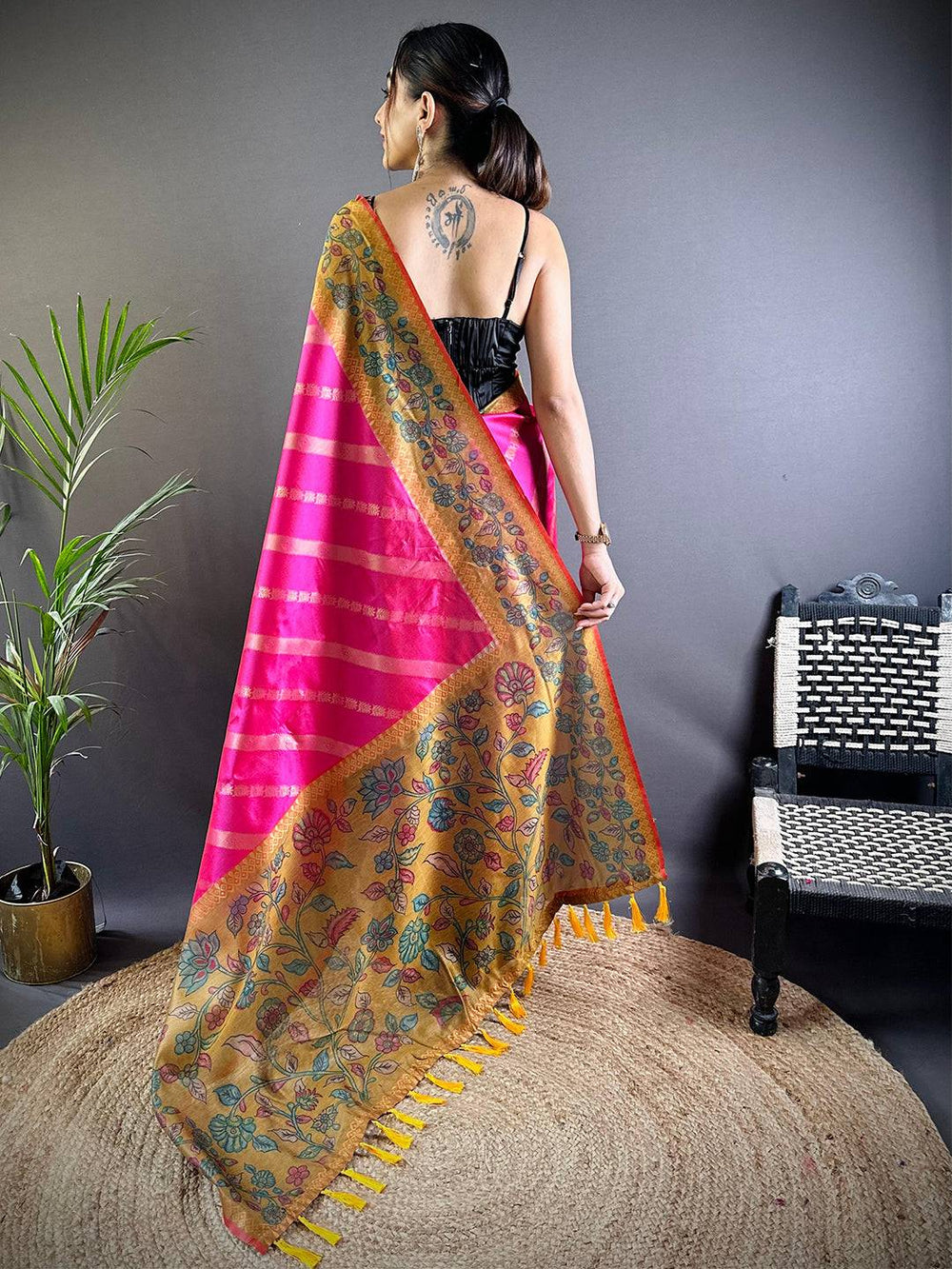 Pink Gold Zari And Kalamkari Print Saree