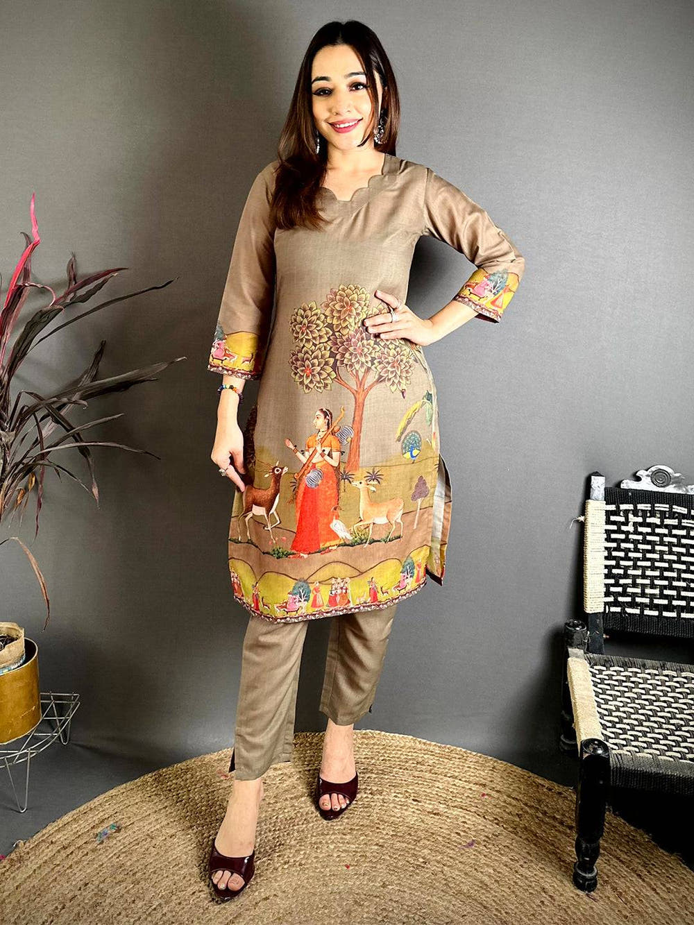 Classic Mughal Art V Scalup Kurti