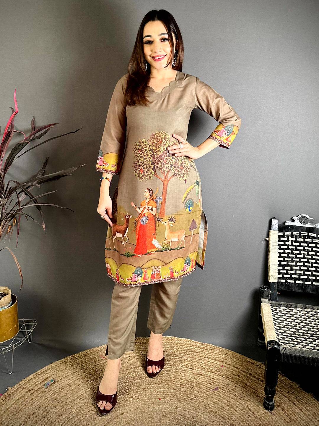 Classic Mughal Art V Scalup Kurti