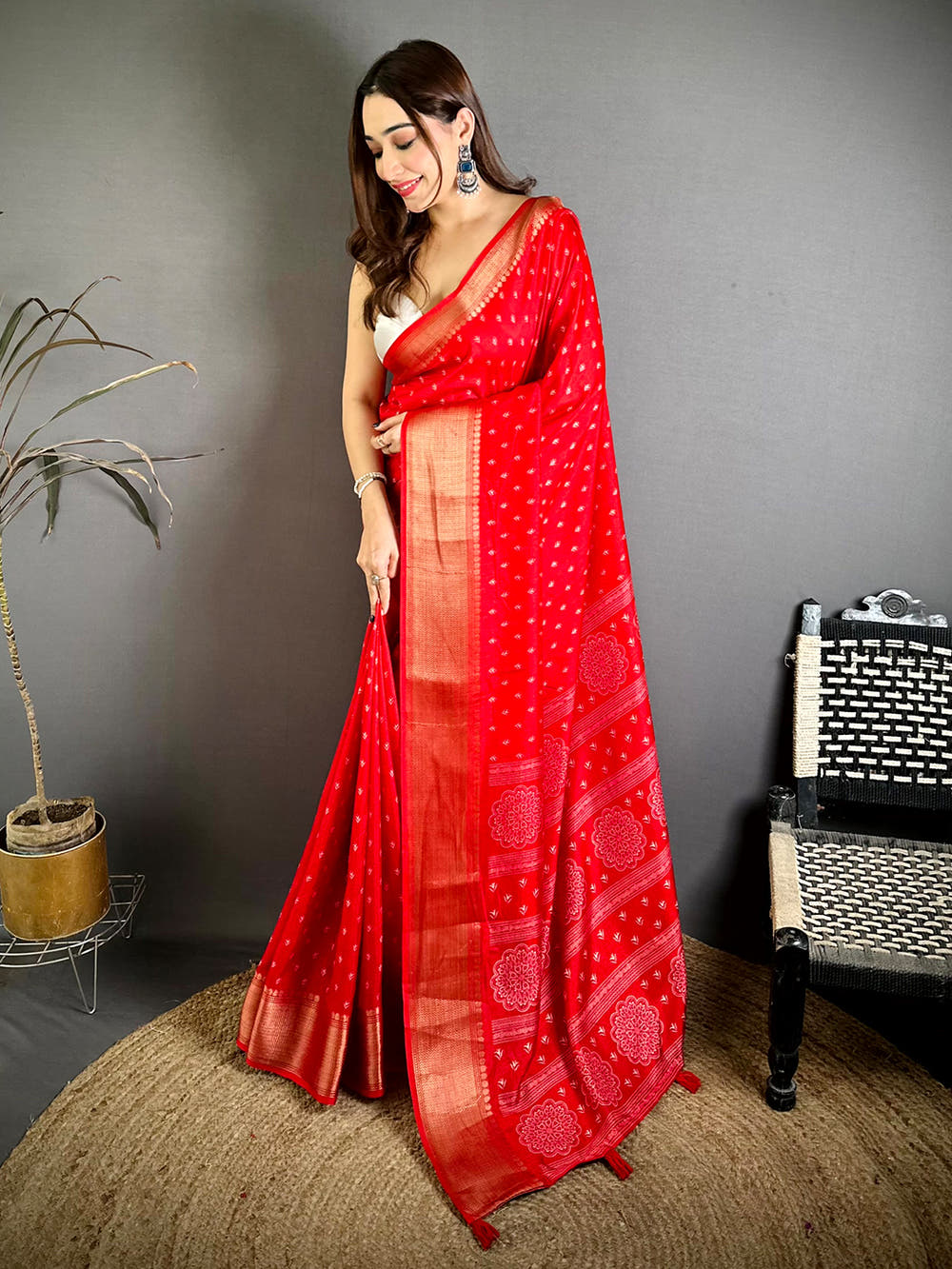 Red Small Leaf Butti Dola Saree