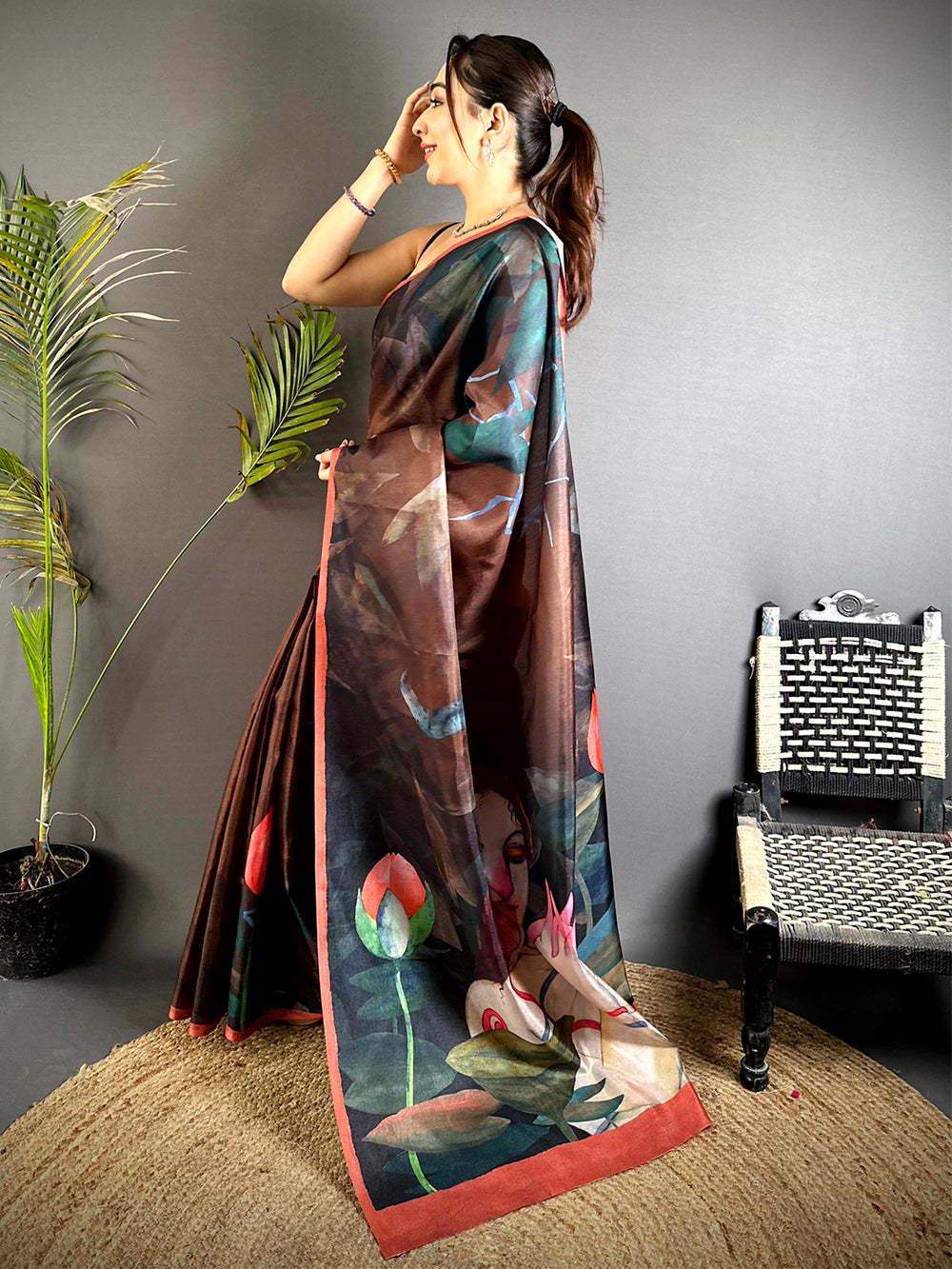 Stylish Poster Art Abstract Tussar Saree