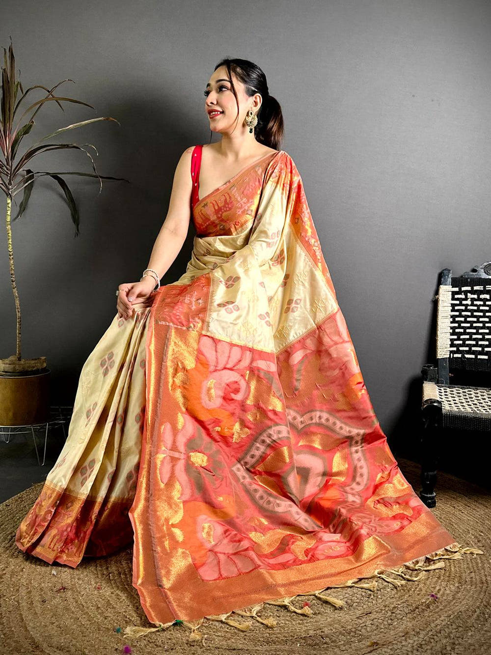 Celebrity Ikkat Weaving Soft Silk Saree