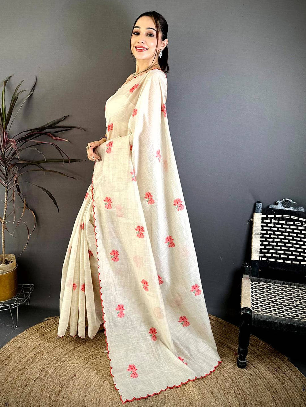 Opulent Mul Cotton Floral Weaving Saree