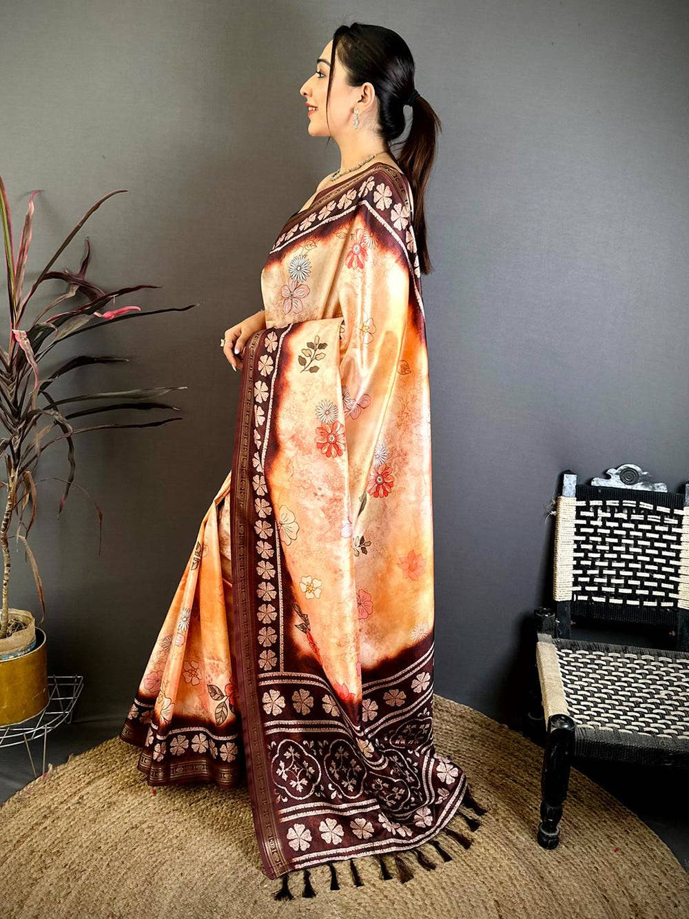Graceful Floral Soft Silk Zari Border Saree