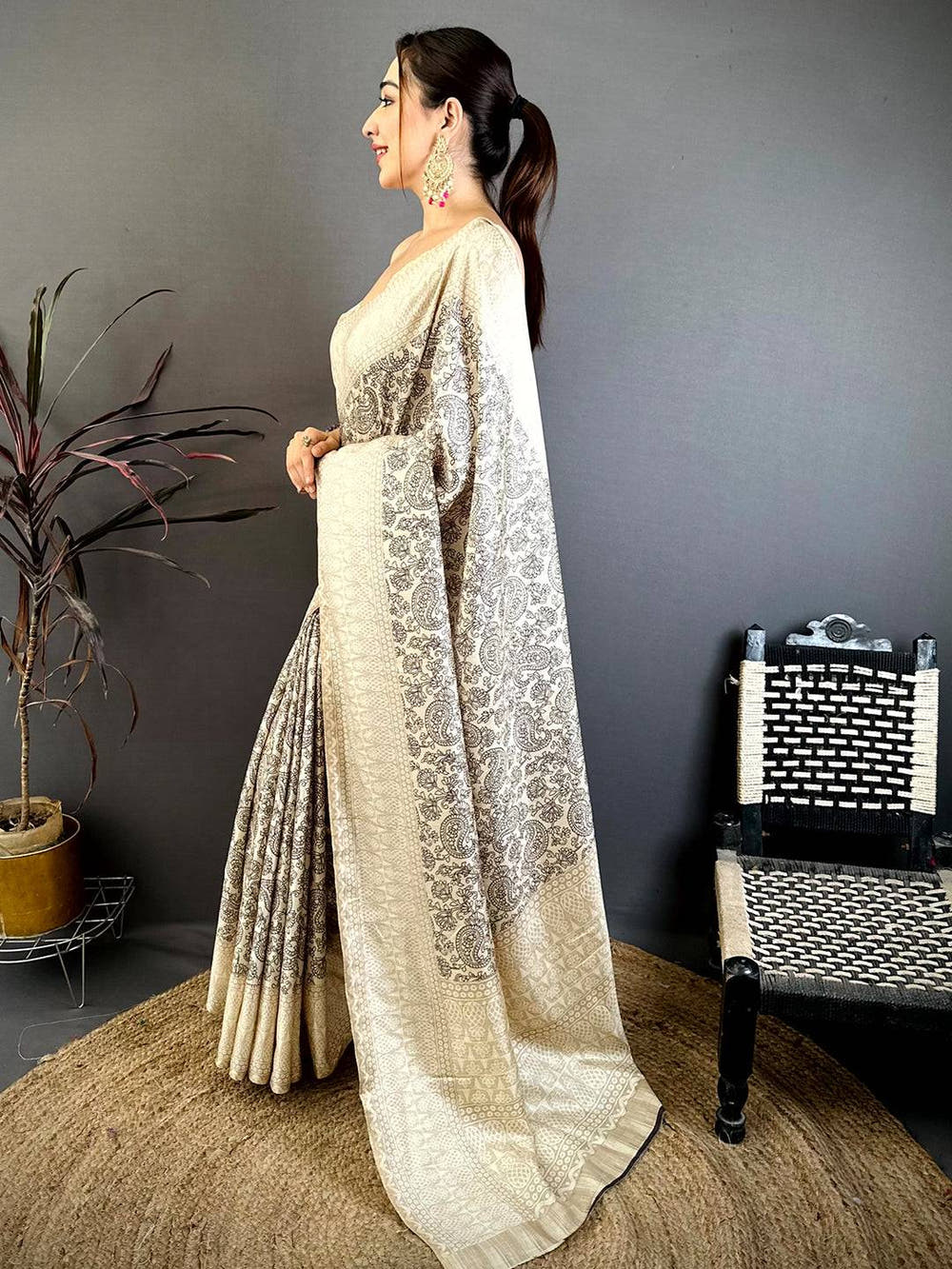 Opulent Paisley Print Soft Zarna Silk Saree