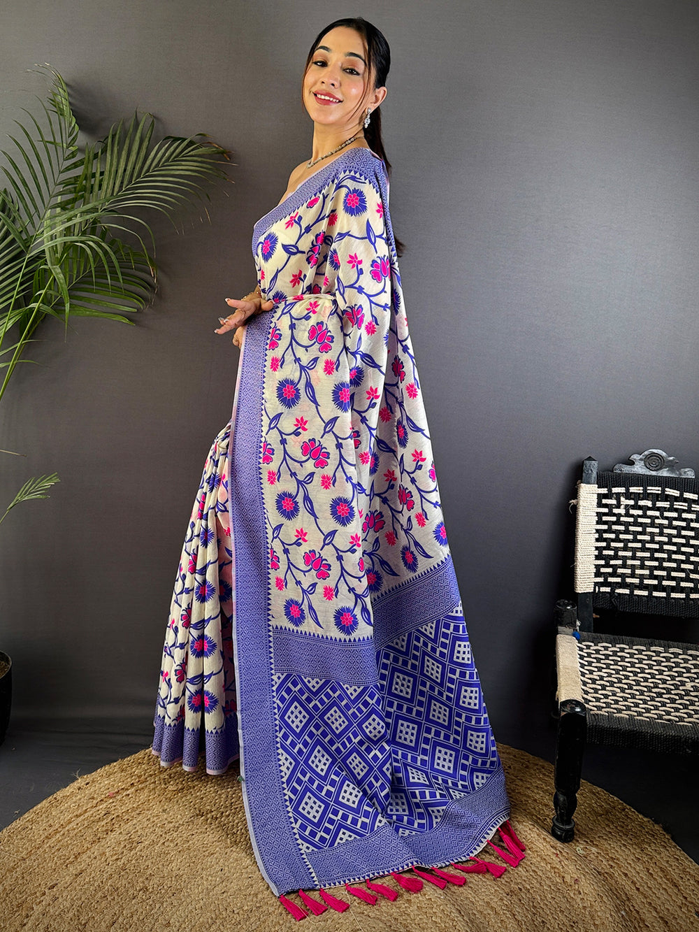 Royal Bloom Dhakai Jamdani Cotton Silk Saree