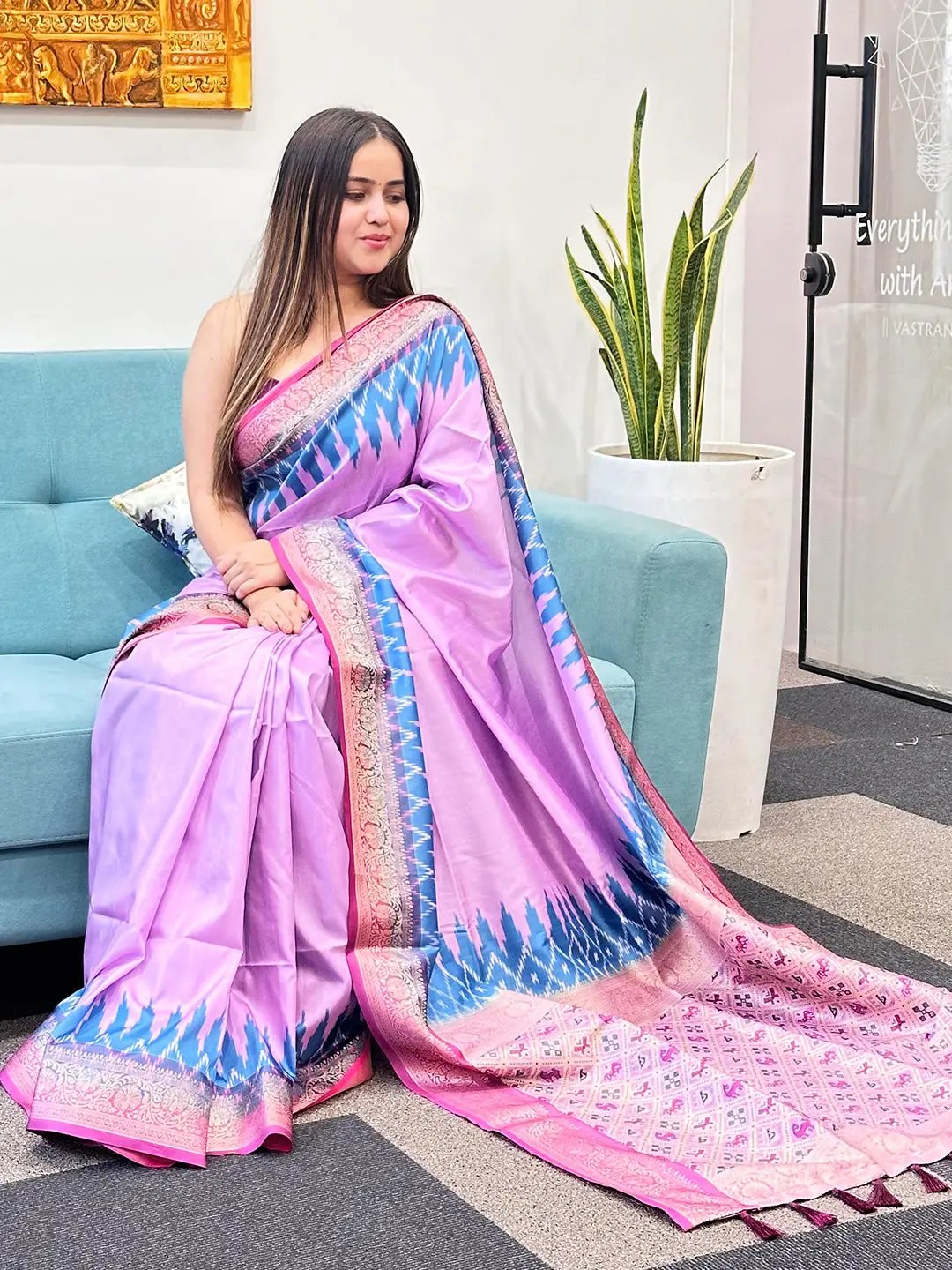 Graceful Banarasi soft silk saree showcasing Jeqard weaving