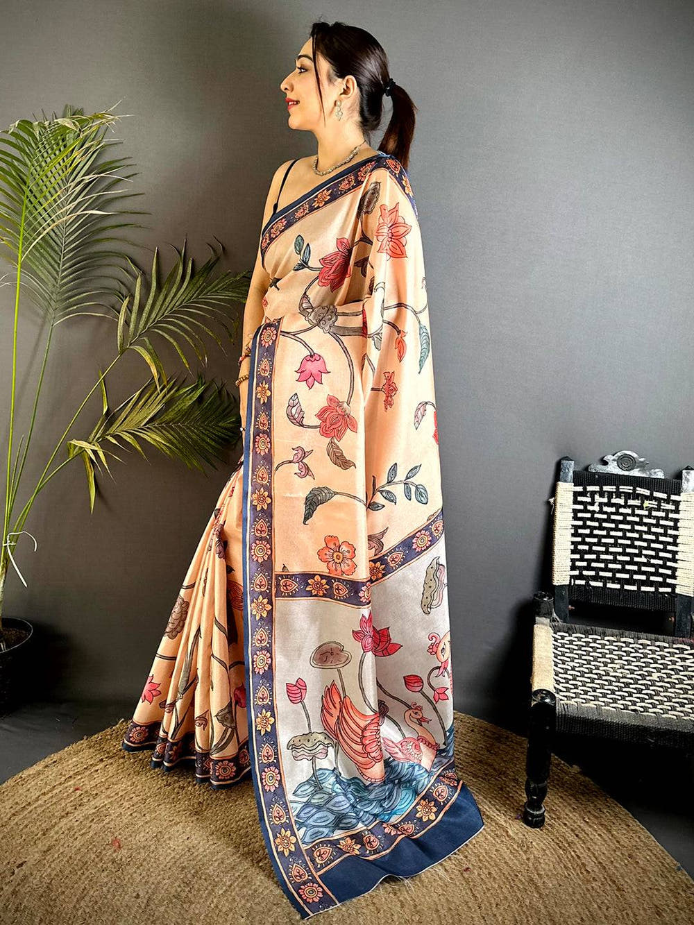 Elegance Swan Pen Kalamkari Art Saree


