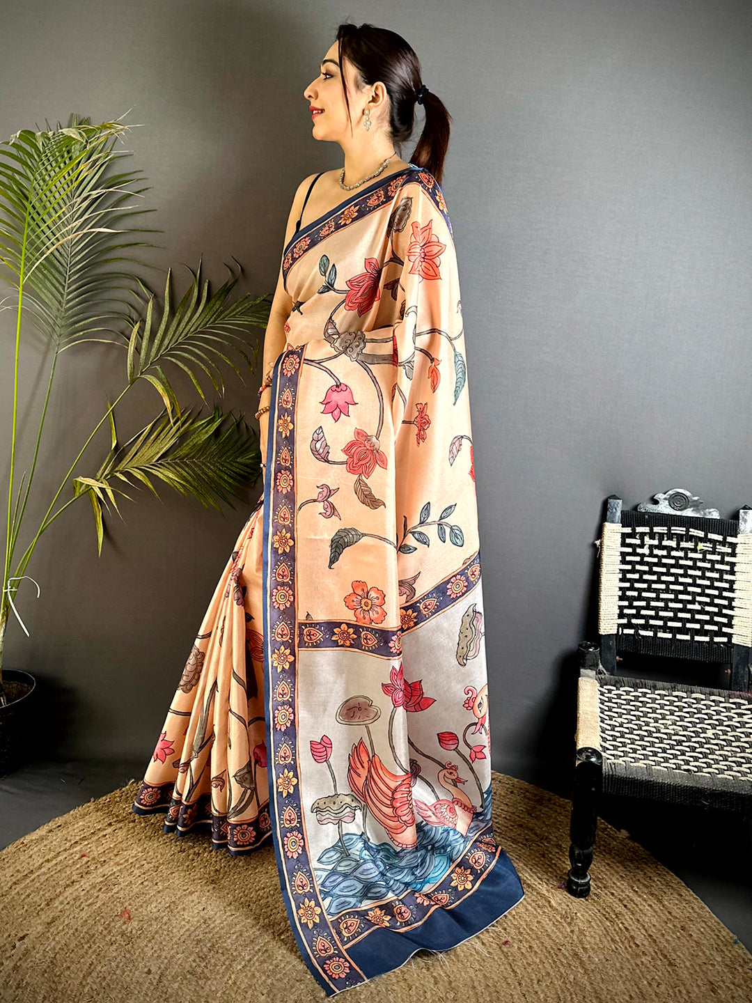 Elegance Swan Pen Kalamkari Art Saree


