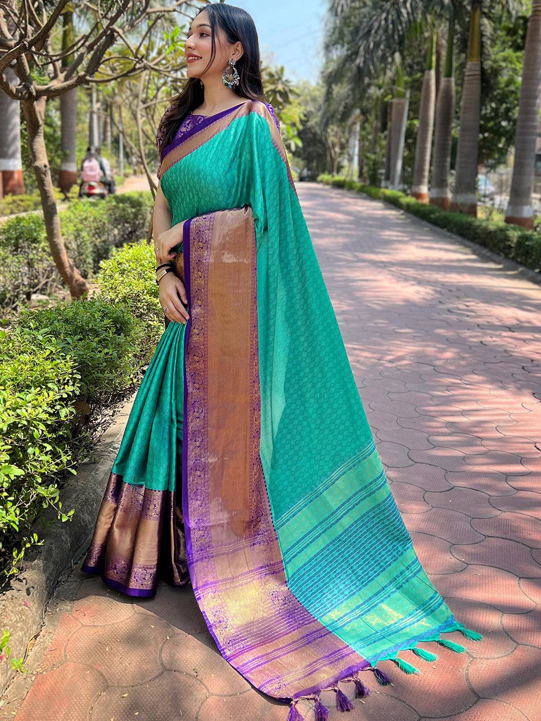 Turquoise Colour Kanjivaram Aura Soft Silk Saree With Broced Zari Blouse