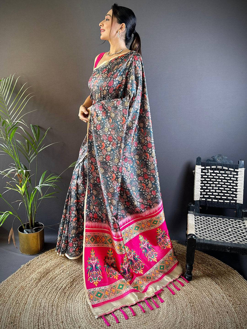 Grey Kalamkari Floral Print Gamthi Saree