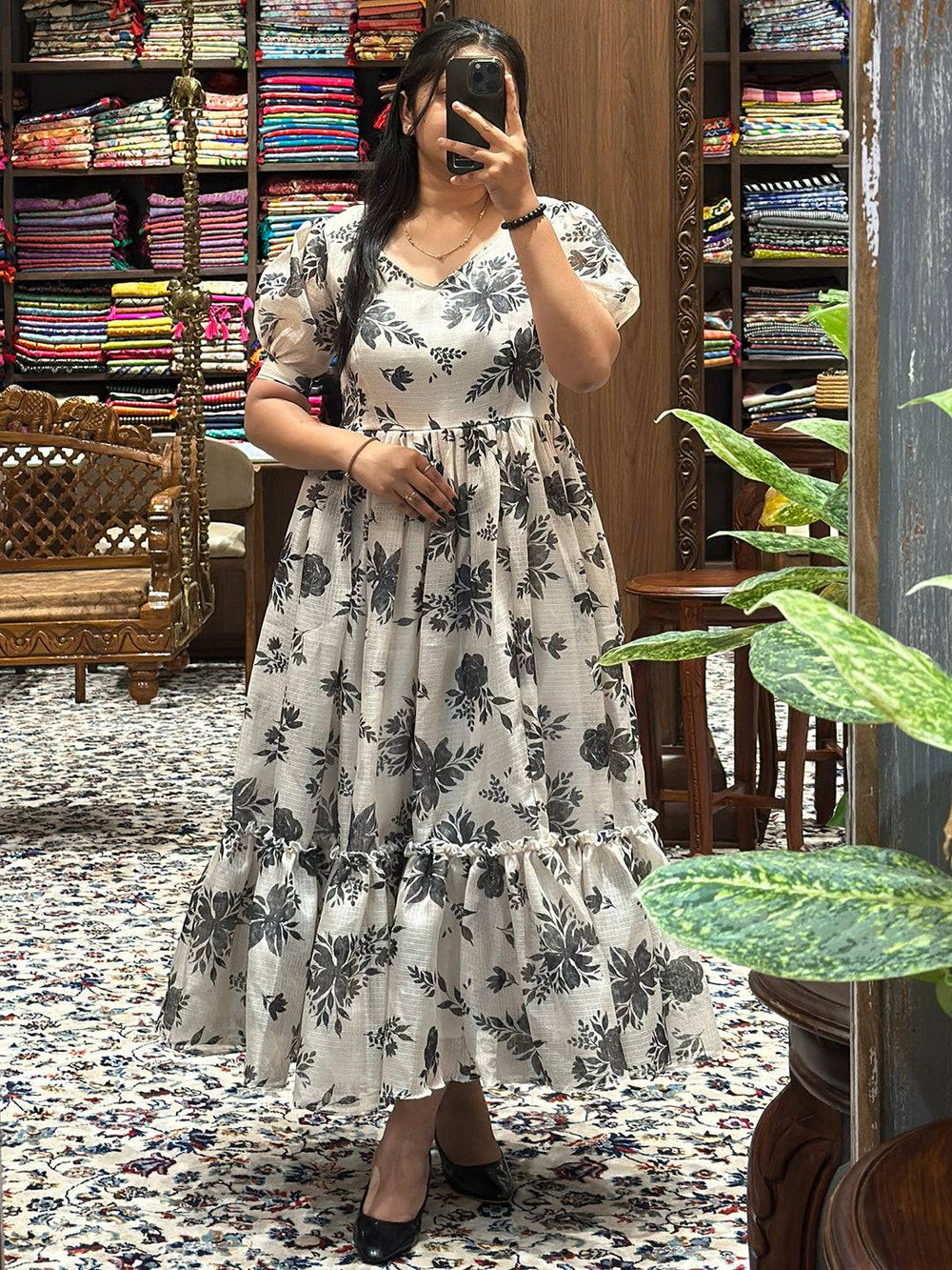 Elegant Snow White Midi Dress with puff sleeves